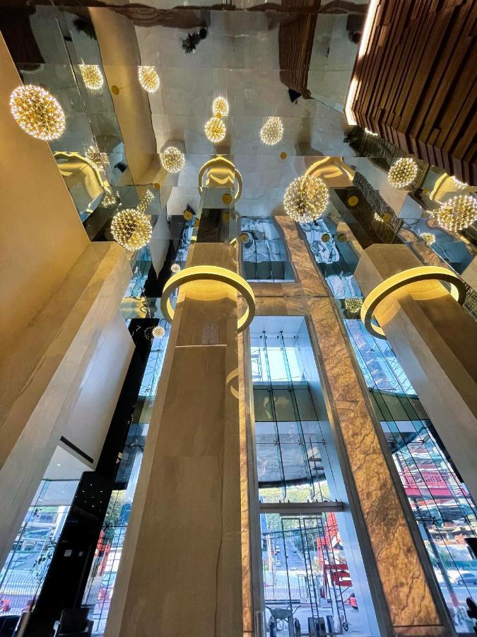 Safi Royal Luxury Metropolitan Hotel San Pedro Garza Garcia Eksteriør billede The interior of the shopping mall