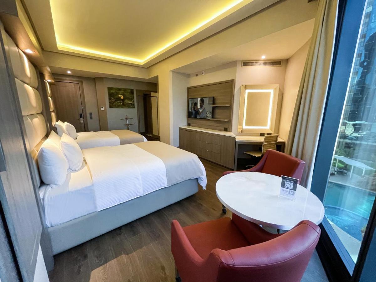 Safi Royal Luxury Metropolitan Hotel San Pedro Garza Garcia Eksteriør billede A room at the hotel