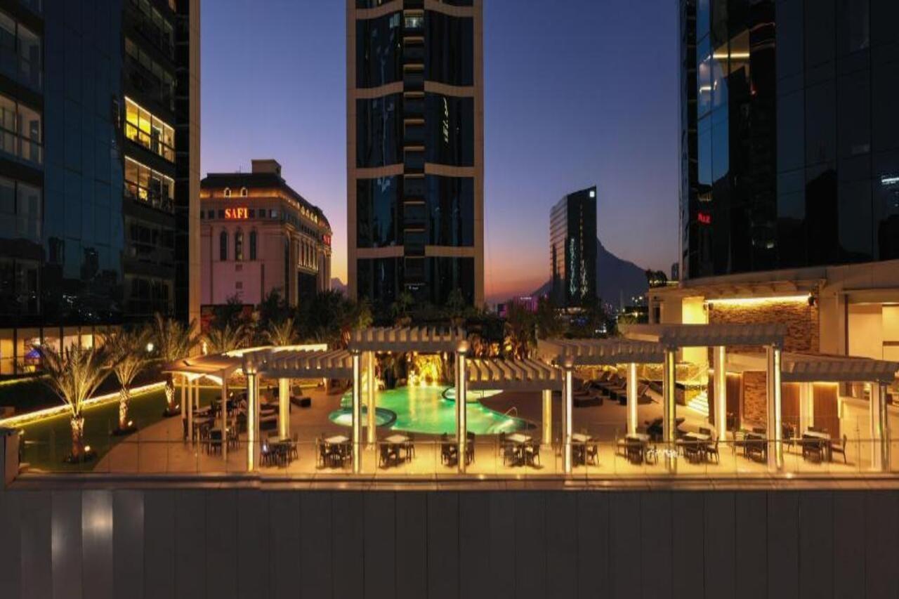 Safi Royal Luxury Metropolitan Hotel San Pedro Garza Garcia Eksteriør billede The pool at the Ritz-Carlton, Mexico City