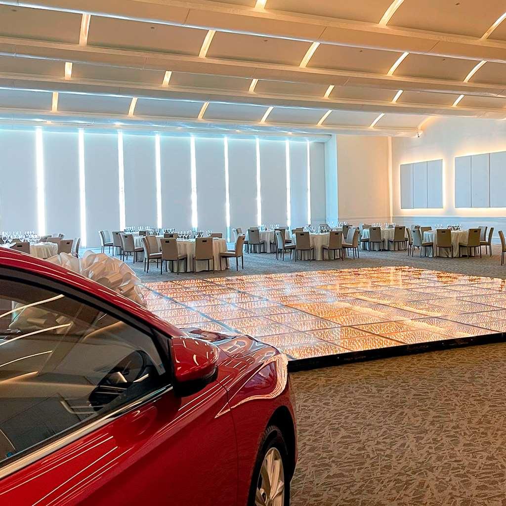 Safi Royal Luxury Metropolitan Hotel San Pedro Garza Garcia Faciliteter billede The interior of the new terminal