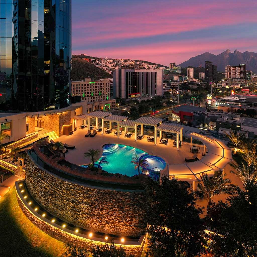Safi Royal Luxury Metropolitan Hotel San Pedro Garza Garcia Faciliteter billede The pool at the JW Marriott Scottsdale Resort and Spa at Camelback Inn