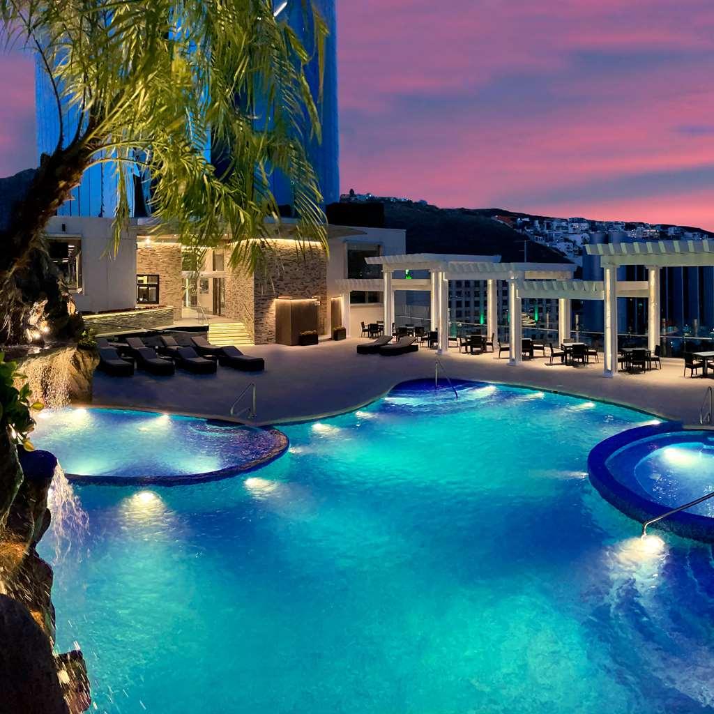 Safi Royal Luxury Metropolitan Hotel San Pedro Garza Garcia Faciliteter billede The swimming pool at the hotel
