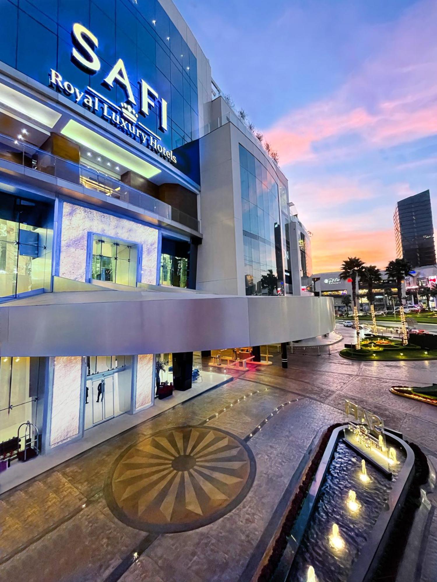 Safi Royal Luxury Metropolitan Hotel San Pedro Garza Garcia Eksteriør billede The Village Outlets