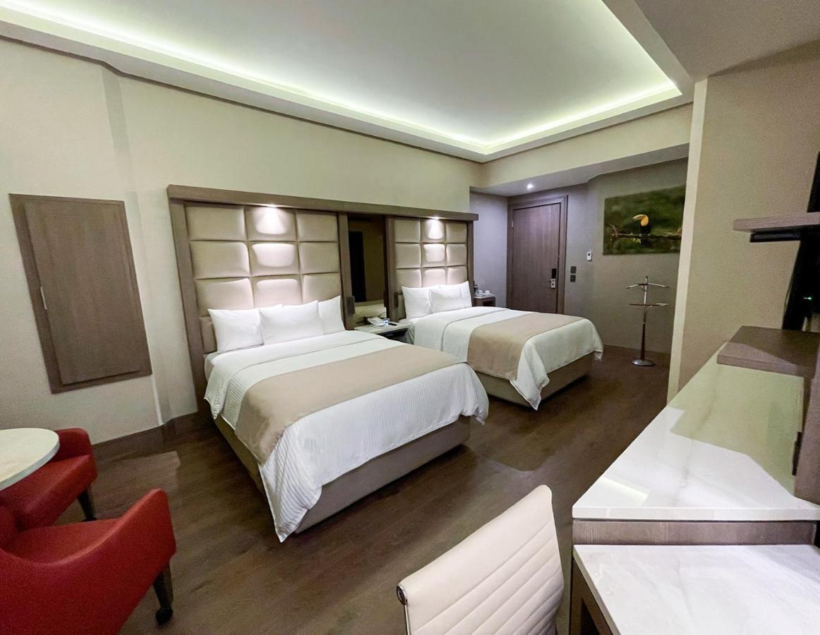 Safi Royal Luxury Metropolitan Hotel San Pedro Garza Garcia Eksteriør billede A room at the hotel